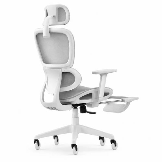 Sedia ergonomica in rete bianca con poggiatesta e poggiapiedi regolabili